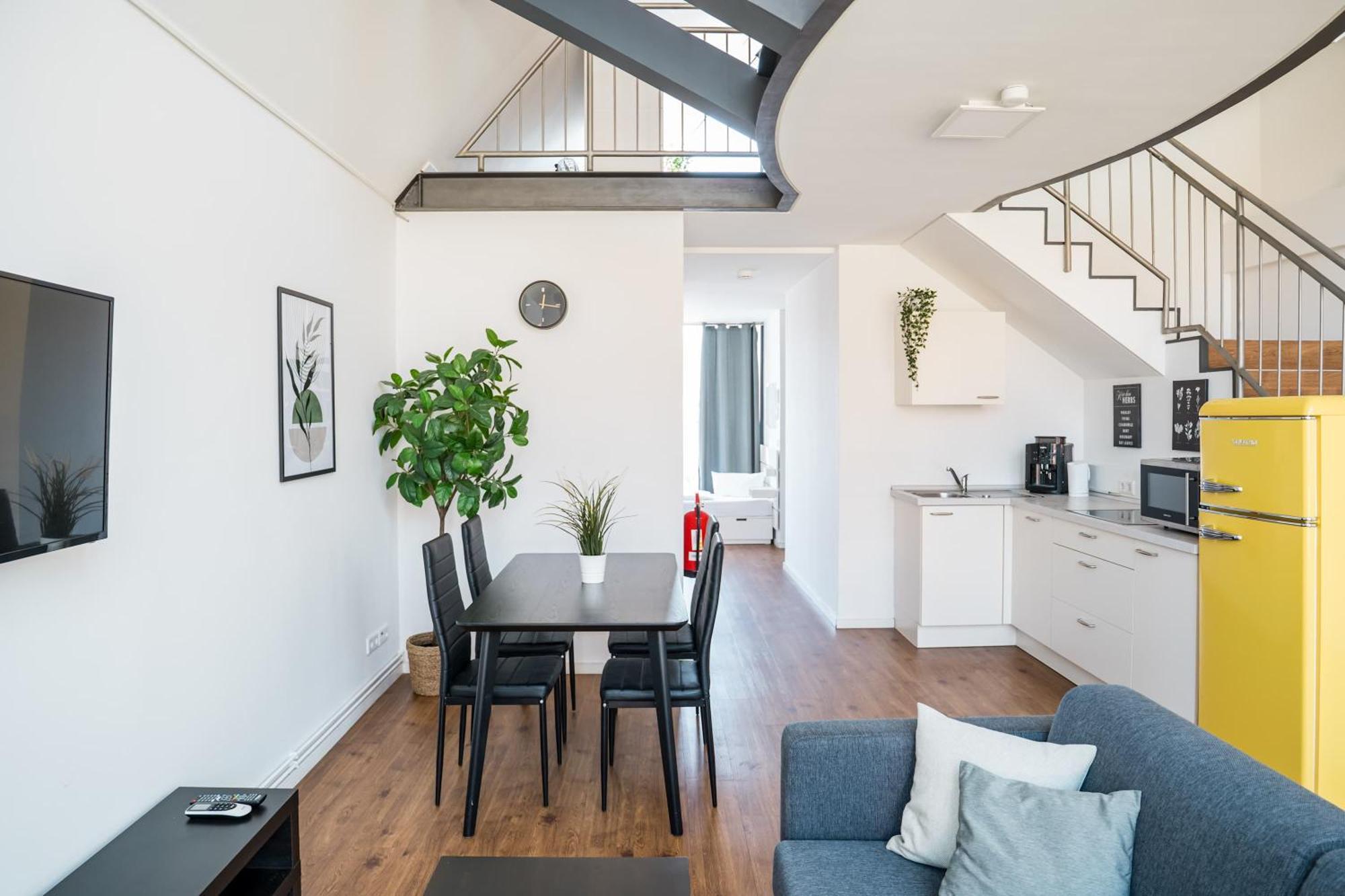 Апартаменты Fantastic Loft With Balcony Берлин Экстерьер фото